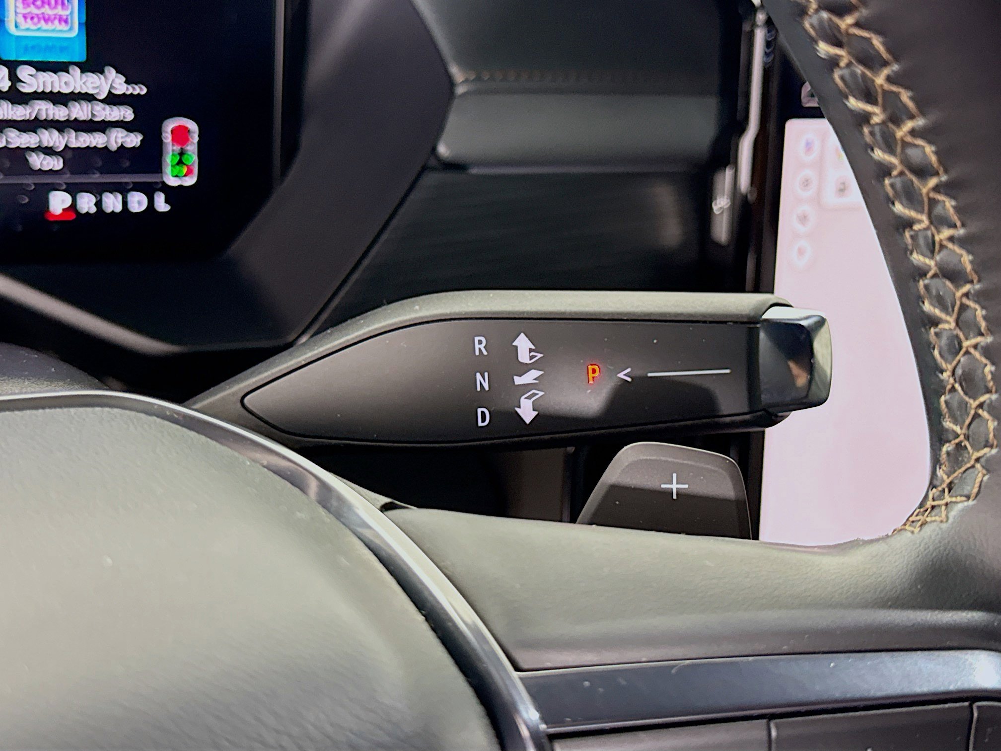 Used 2024 GMC Acadia AT4 w/ Luxury Package image 17