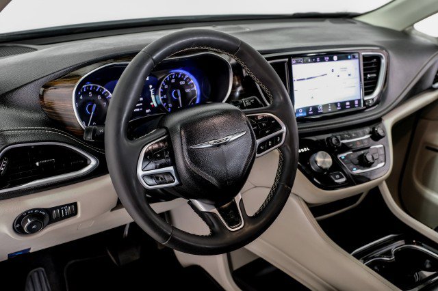 Used 2022 Chrysler Pacifica Limited FWD image 14