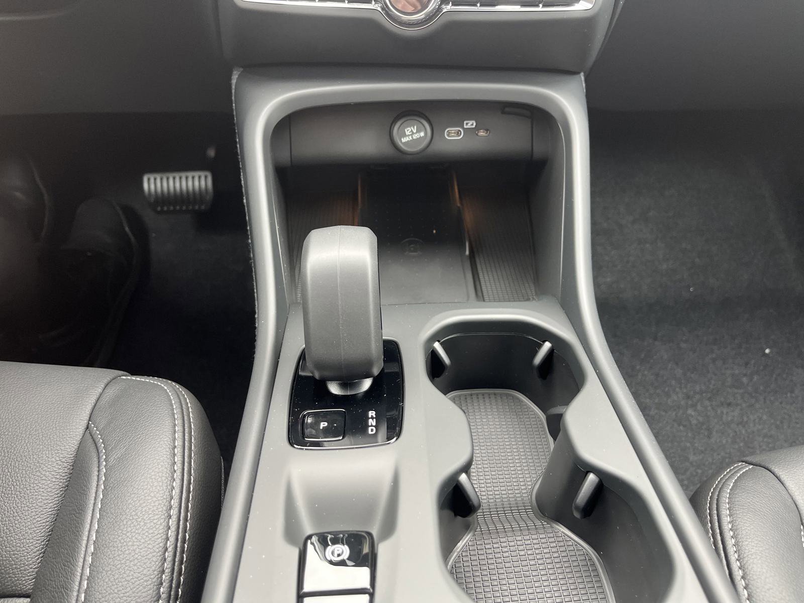 New 2025 Volvo XC40 B5 Core w/ Protection Package Premier image 21