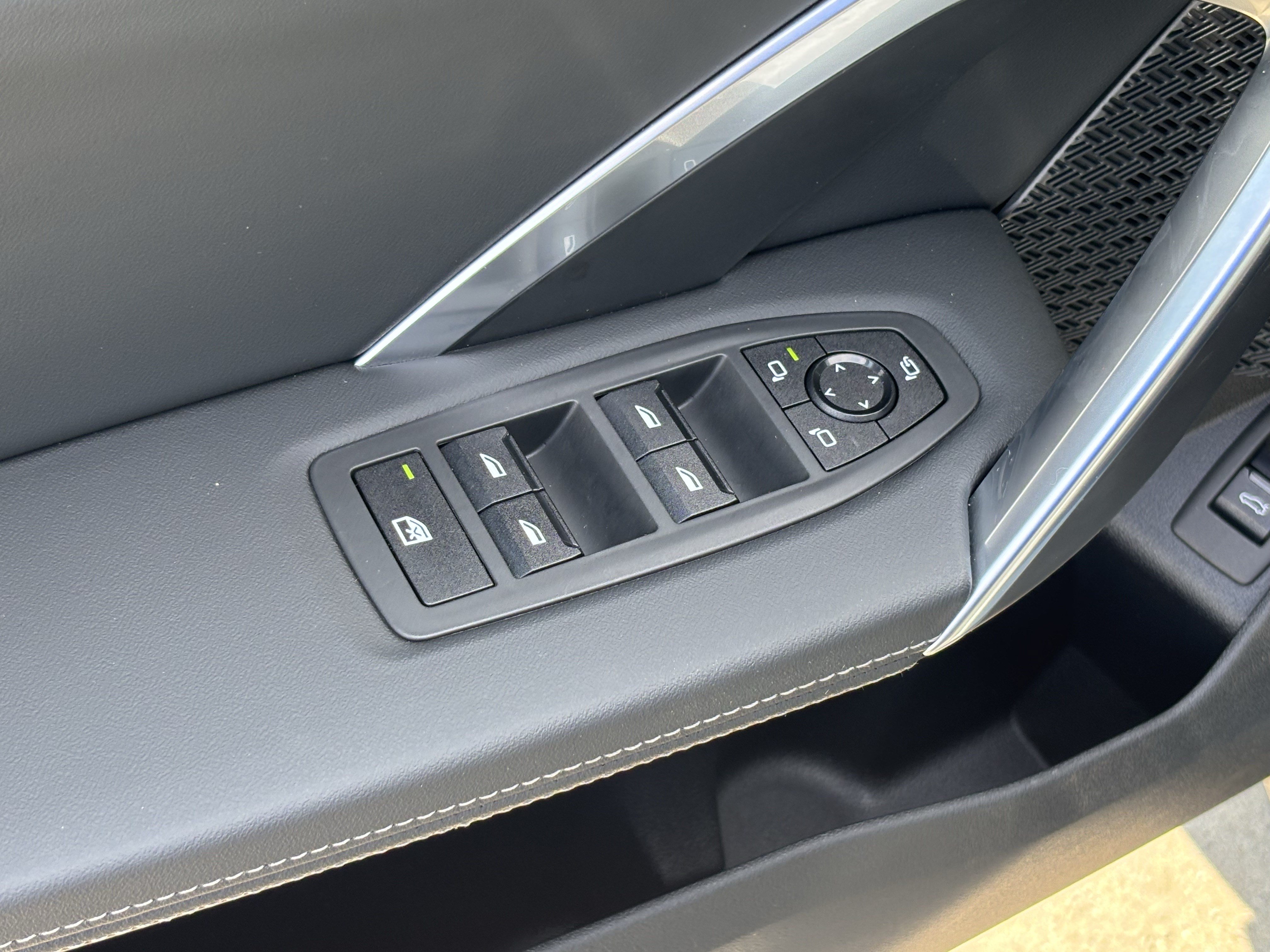 Certified 2025 BMW X2 xDrive28i AWD/4WD image 15