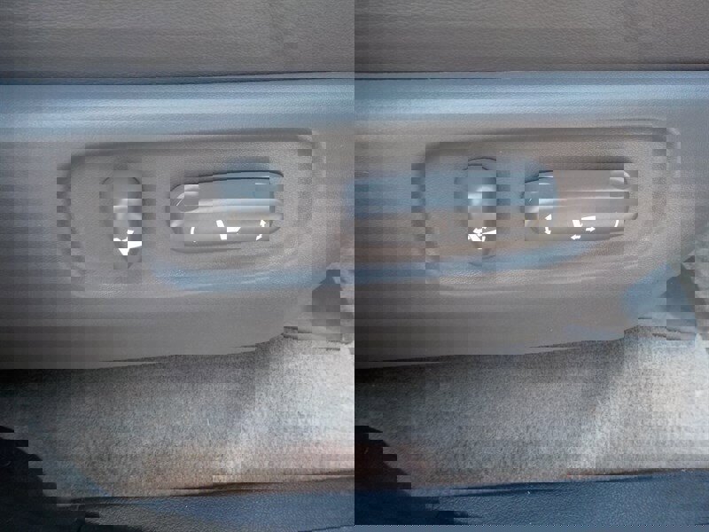 Used 2010 Toyota Land Cruiser image 34