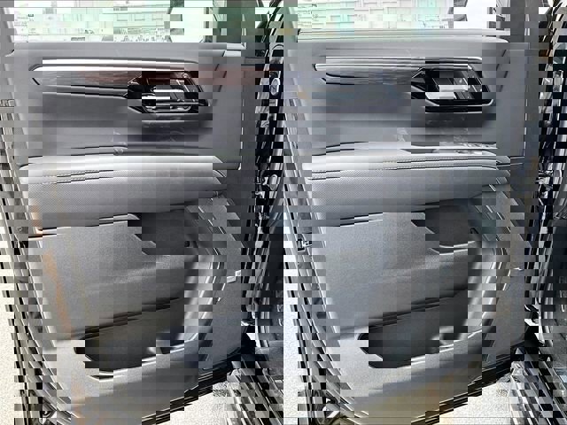 New 2026 Chevrolet Suburban Premier image 25