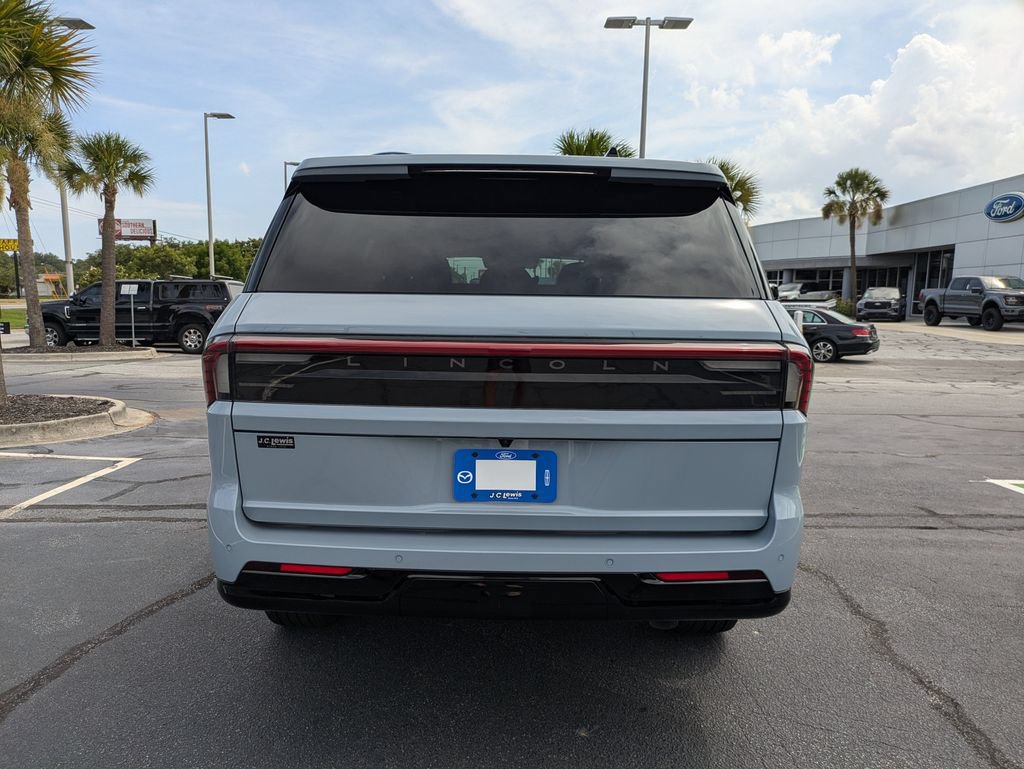 New 2027 Lincoln Navigator Reserve AWD/4WD image 5