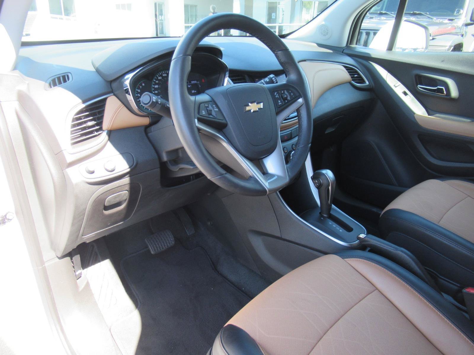 Certified 2020 Chevrolet Trax LT w/ Driver Confidence Package FWD image 17