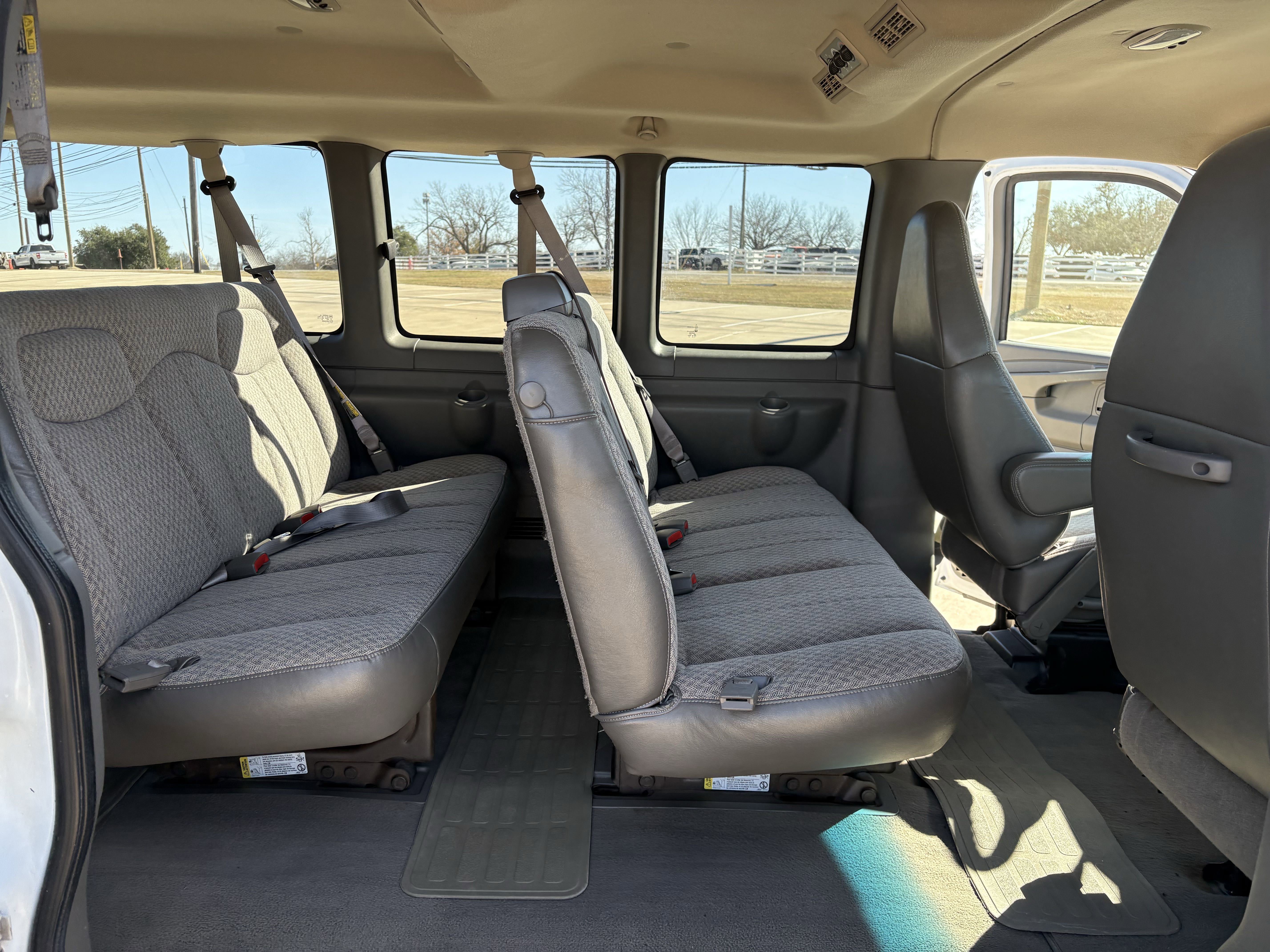 Used 2006 Chevrolet Express 3500 3500 w/ LT Preferred Equipment Group image 9