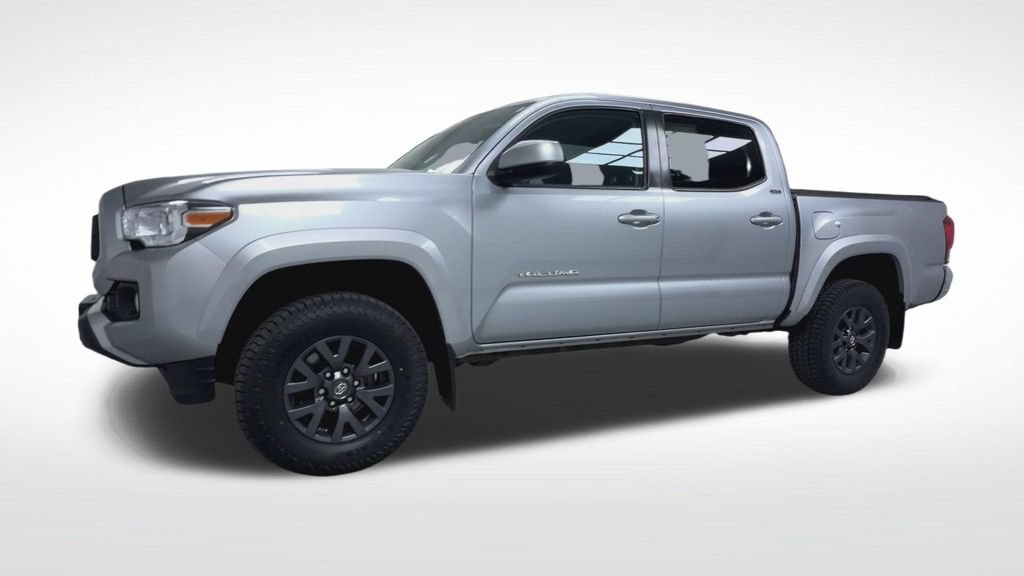Certified 2022 Toyota Tacoma SR5 AWD/4WD image 5