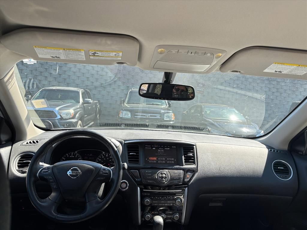 Used 2019 Nissan Pathfinder SV image 7