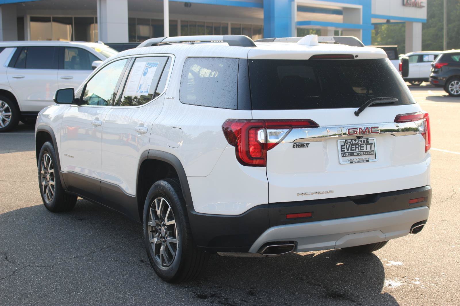Used 2021 GMC Acadia SLE w/ Driver Convenience Package FWD image 5