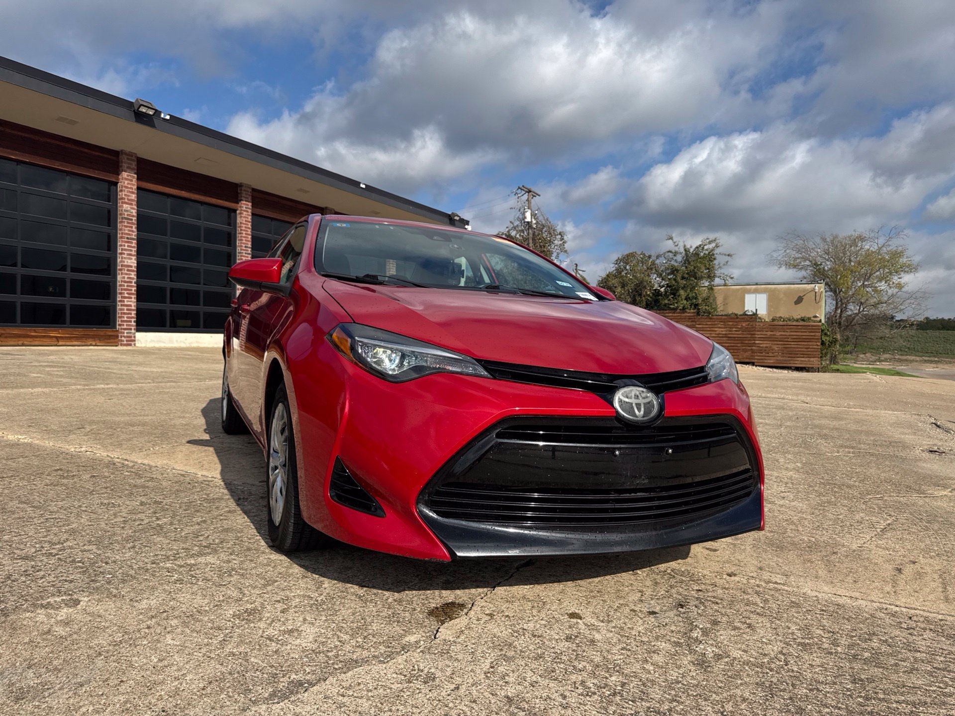 Used 2018 Toyota Corolla LE w/ Carpet Mat Package (TMS) FWD image 3