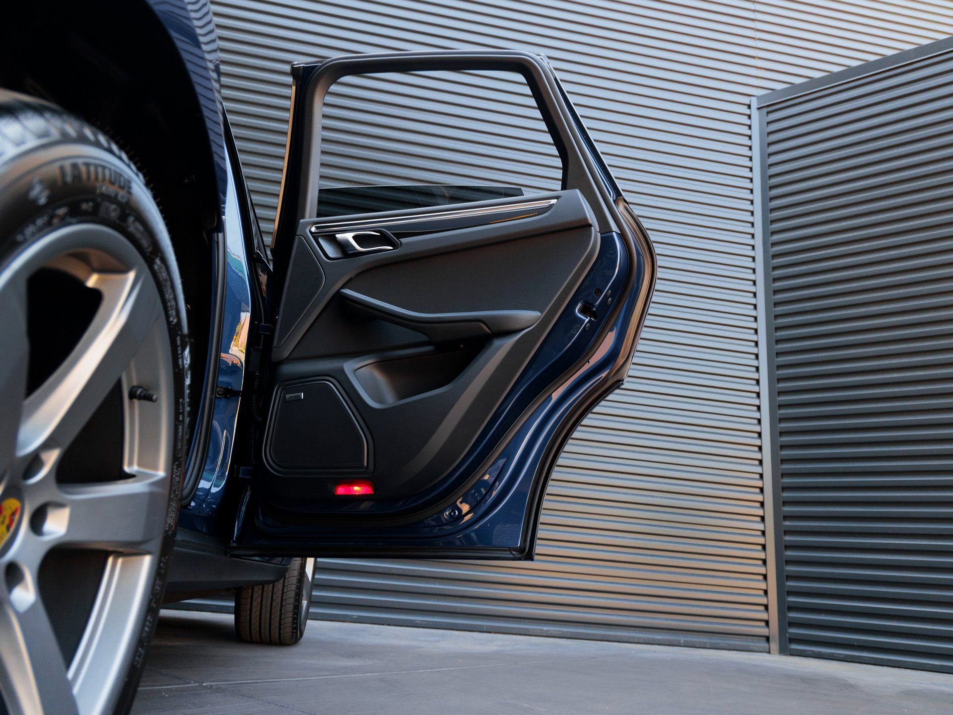 New 2025 Porsche Macan AWD/4WD image 23