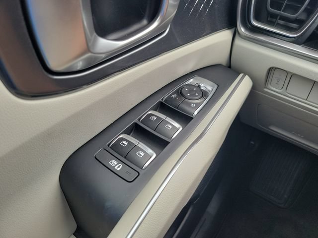 Certified 2025 Kia Sorento S FWD image 30