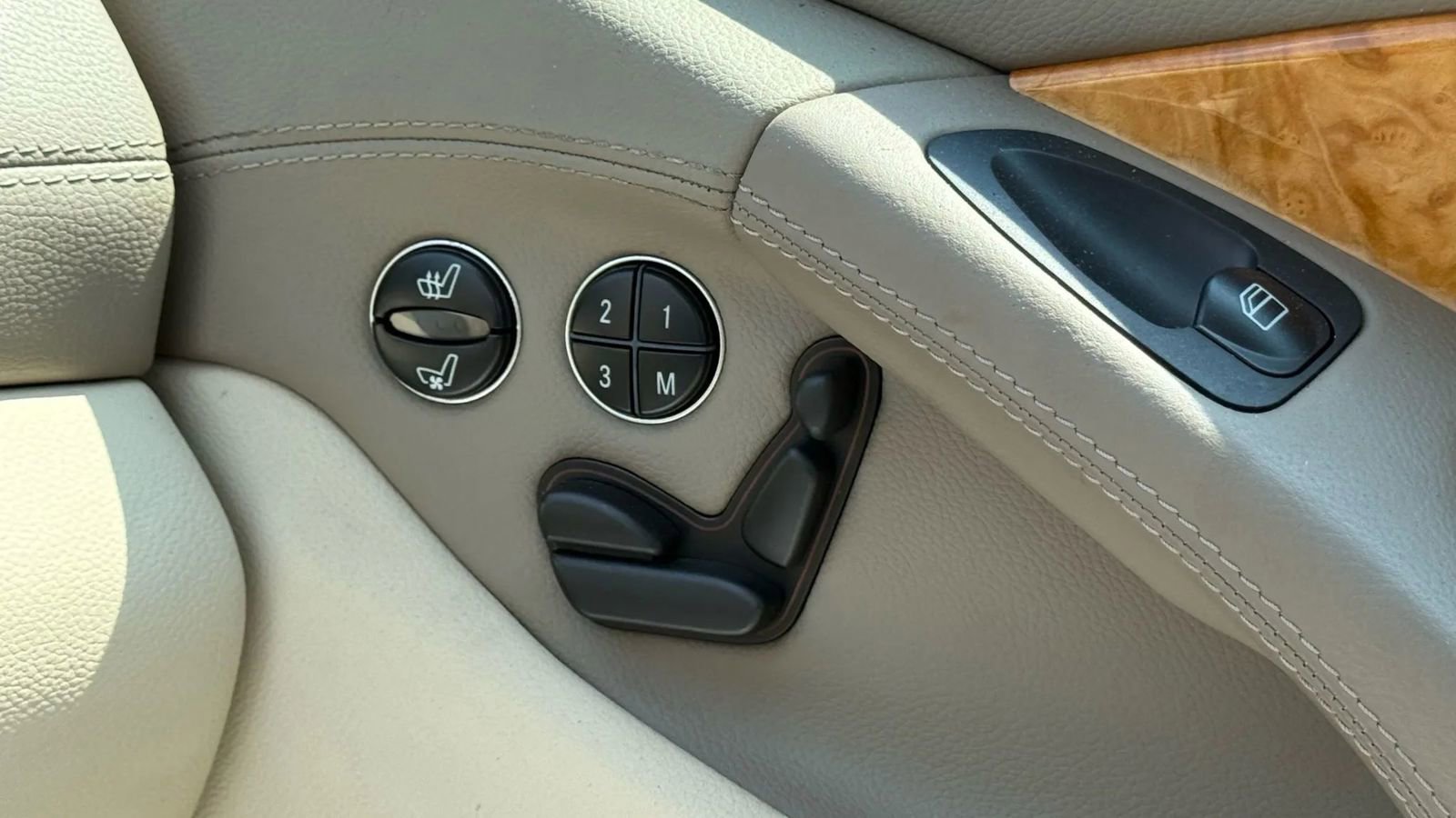 Used 2007 Mercedes-Benz SL 550 image 16