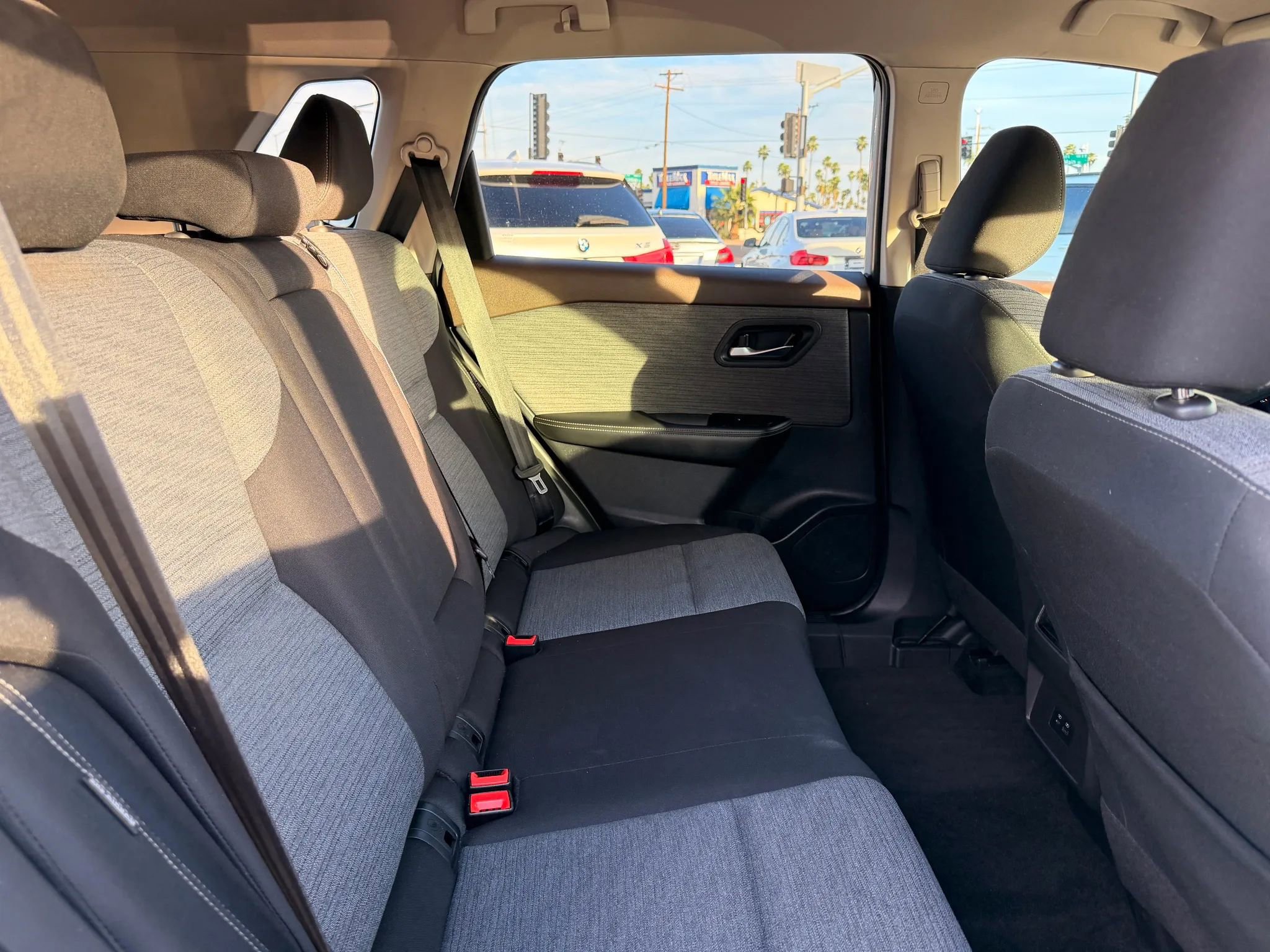 Used 2023 Nissan Rogue SV image 12