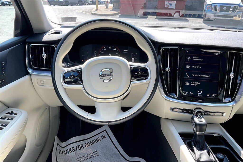 Used 2019 Volvo S60 T6 Momentum image 7