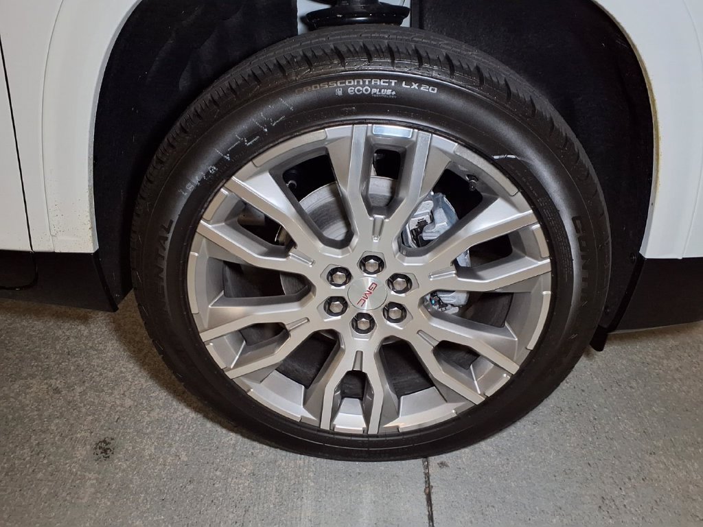 New 2027 GMC Acadia Denali w/ LPO, Floor Liner Package FWD image 5
