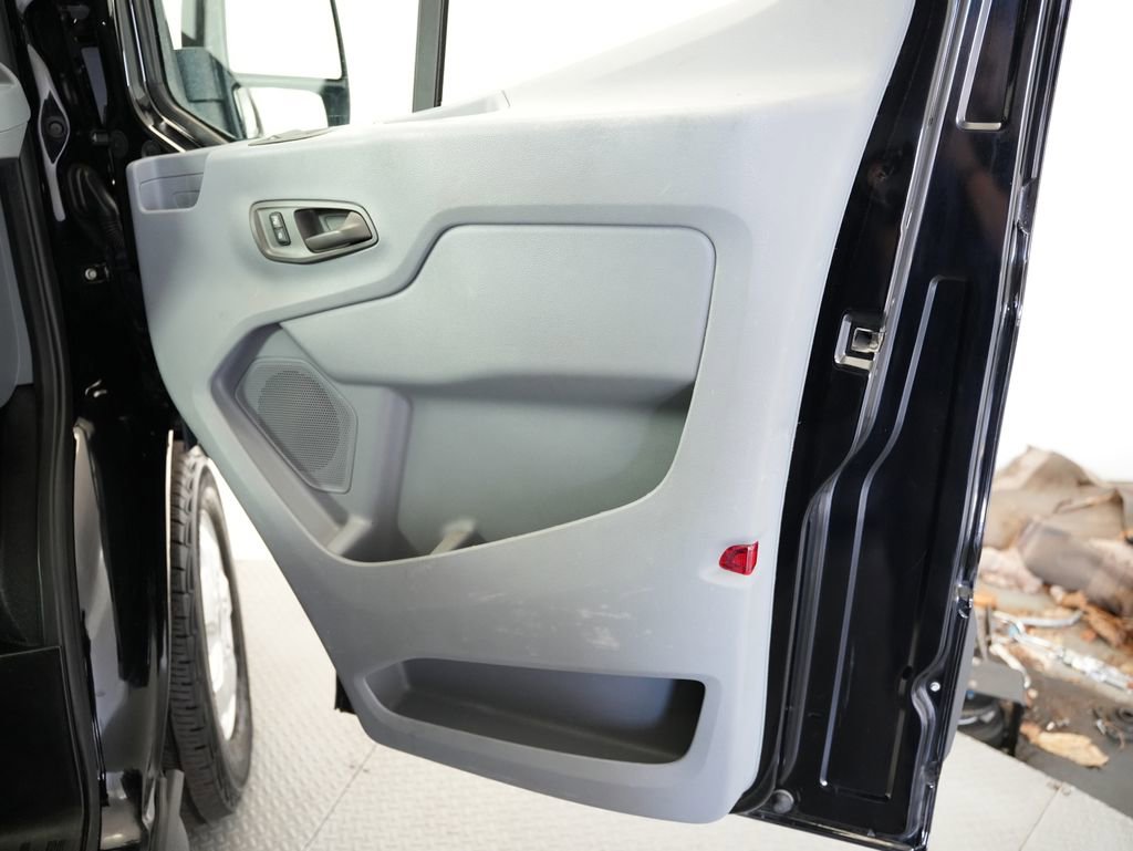 Used 2018 Ford Transit 250 148 Medium Roof RWD image 39