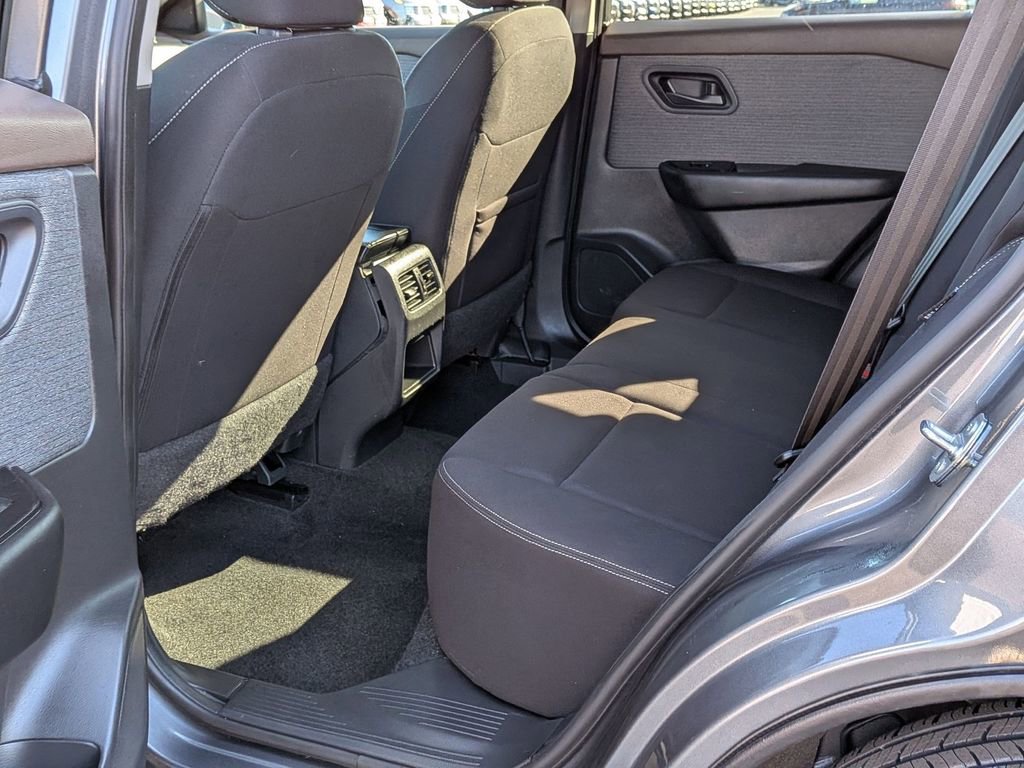 Used 2023 Nissan Rogue S image 16