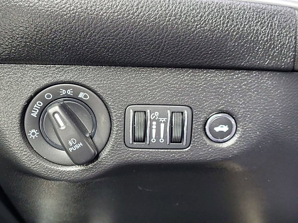 Used 2022 Dodge Challenger GT RWD image 23