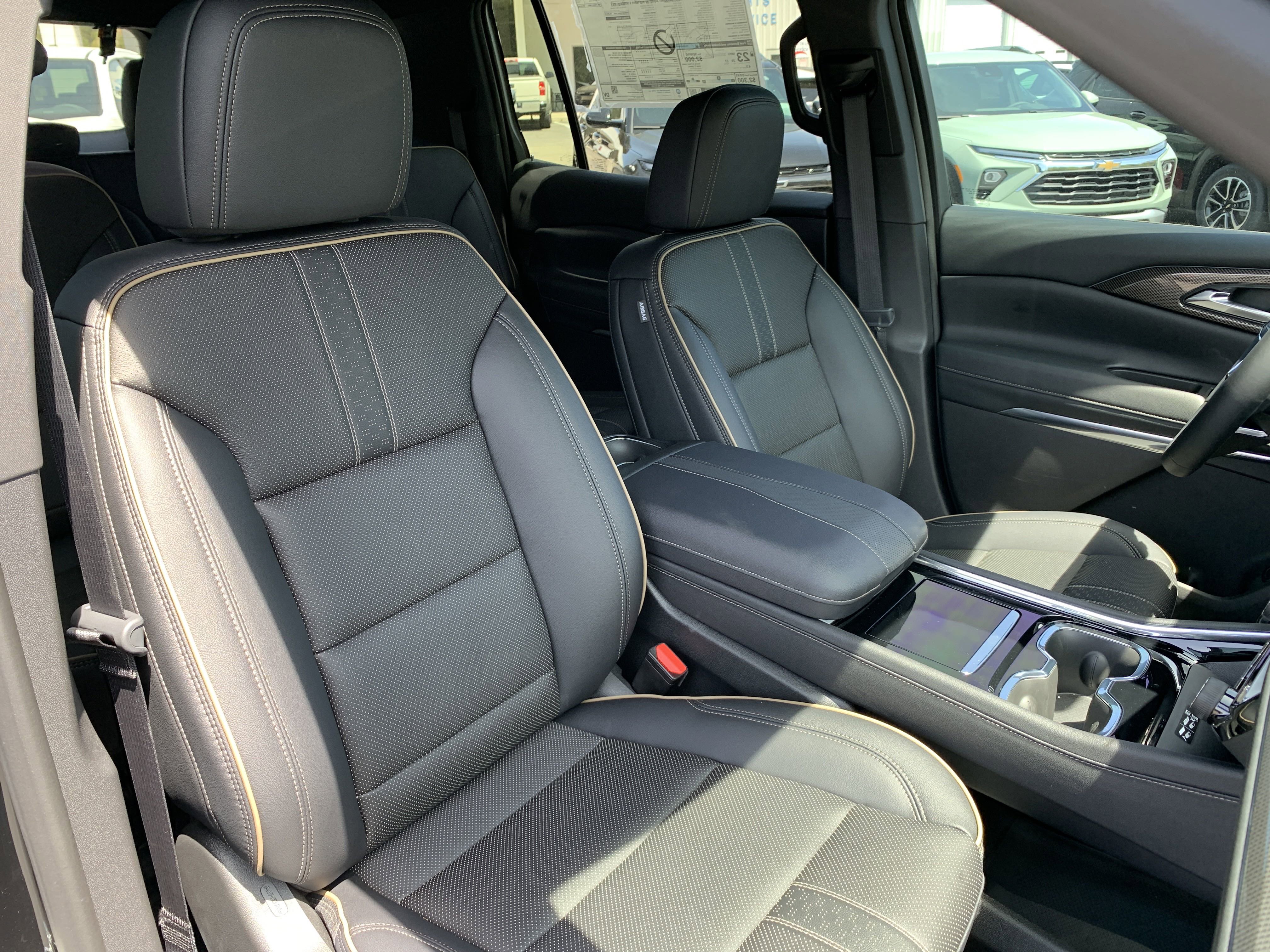 New 2025 Chevrolet Traverse High Country w/ LPO, Floor Liner Package image 27