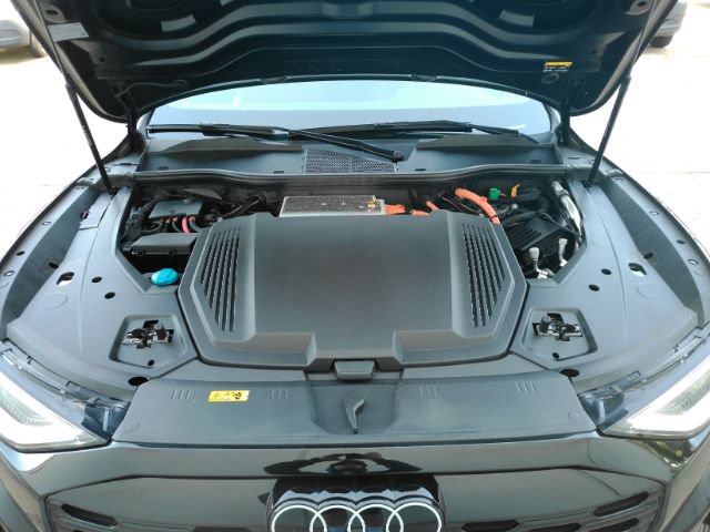 Used 2024 Audi SQ8 e-tron Premium Plus w/ Black Optic Package AWD/4WD image 52
