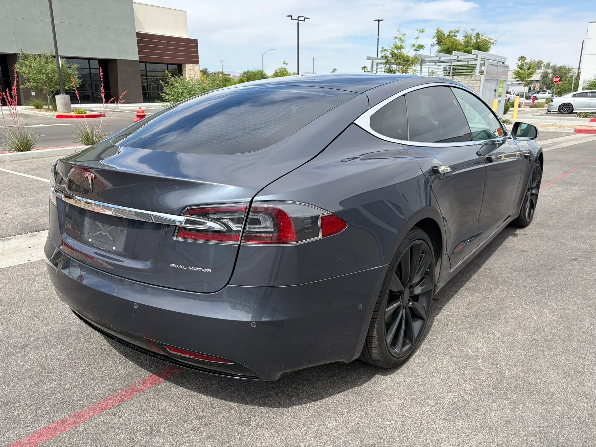 Used 2020 Tesla Model S Long Range Plus image 5