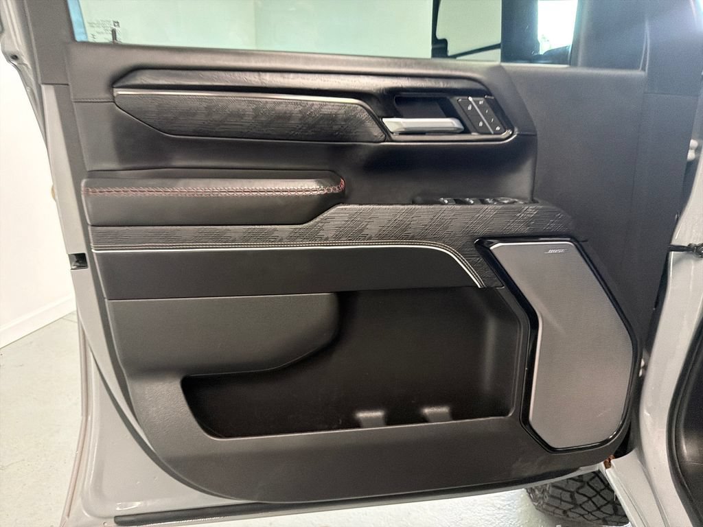 Used 2025 GMC Sierra 2500 AT4X AWD/4WD image 13