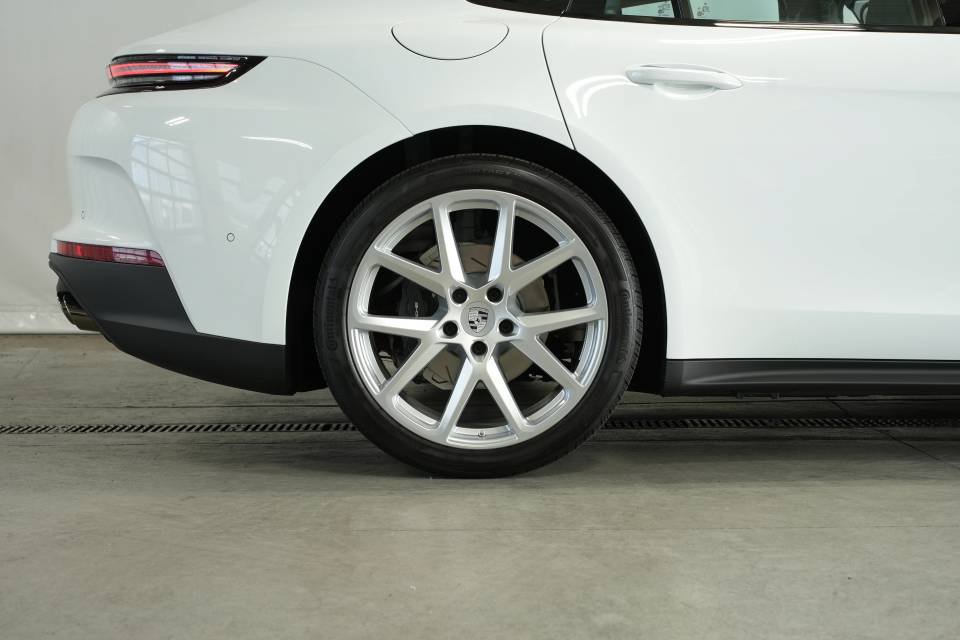 Certified 2025 Porsche Panamera 4 AWD/4WD image 41