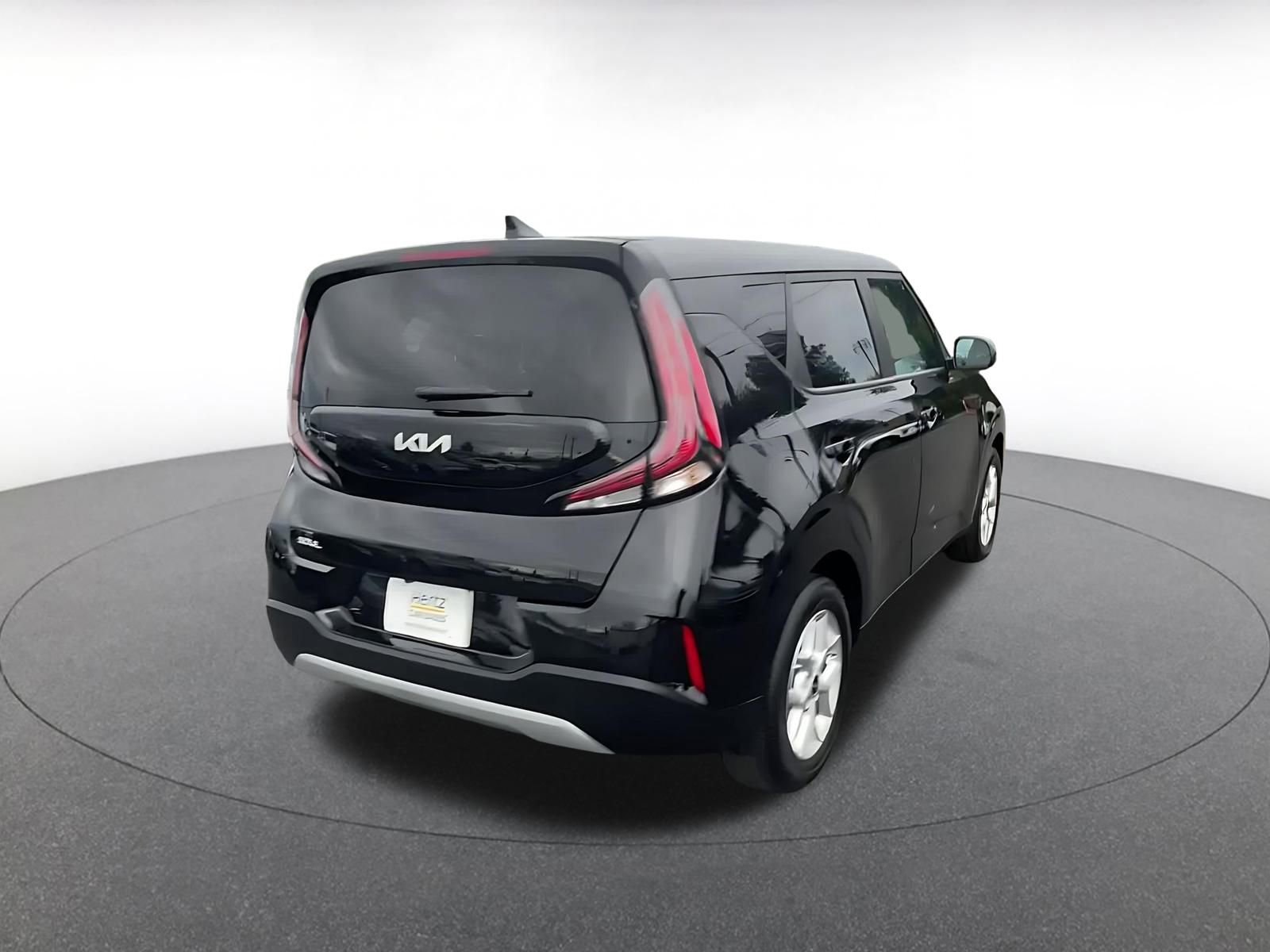 Used 2025 Kia Soul LX w/ LX Technology Package FWD image 14