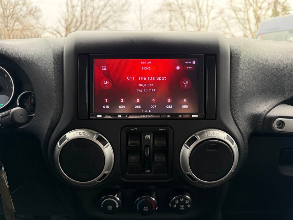 Used 2016 Jeep Wrangler Unlimited Sahara w/ Connectivity Group image 18