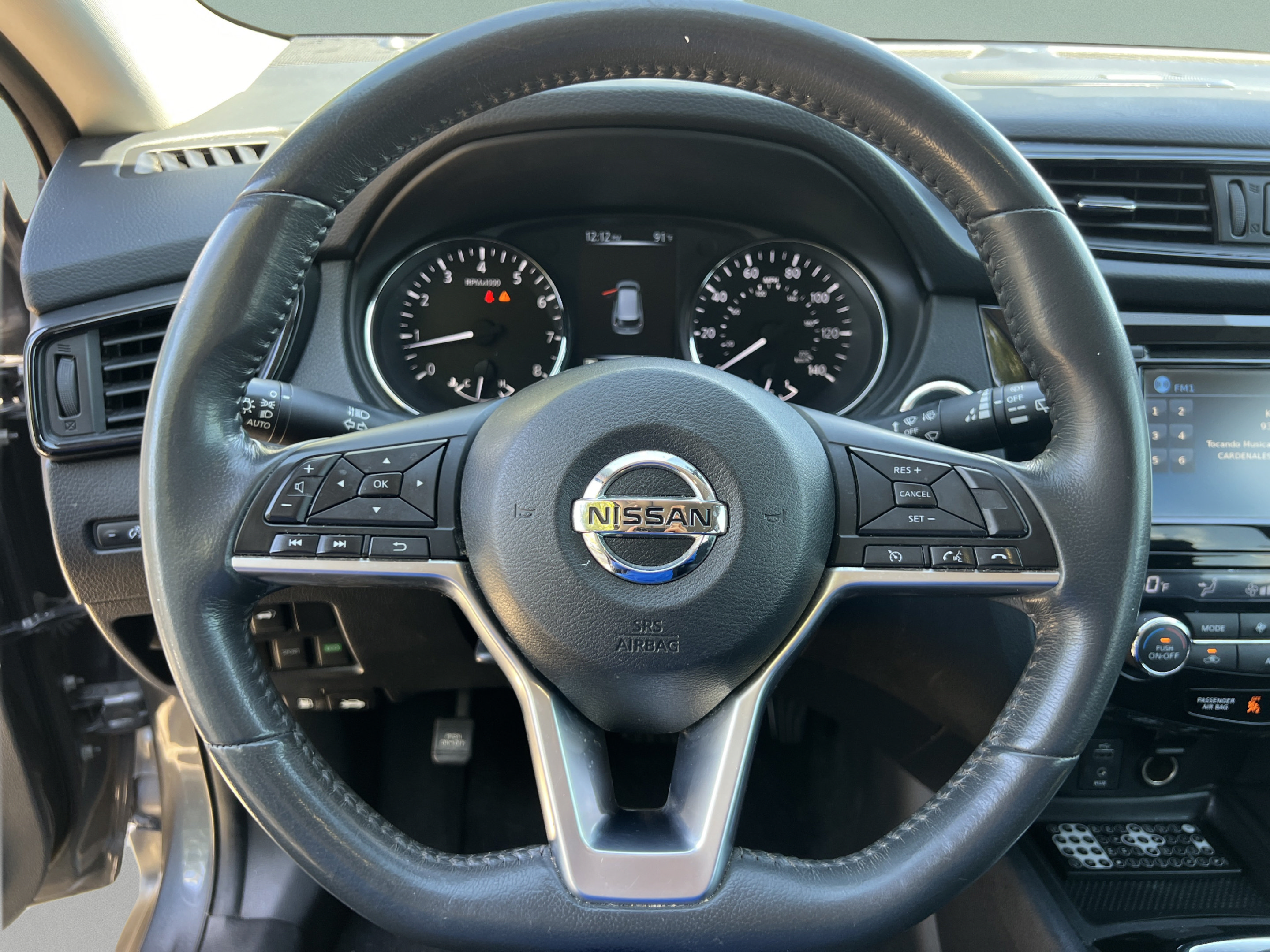 Used 2017 Nissan Rogue SV w/ Sun & Sound Touring Package FWD image 17