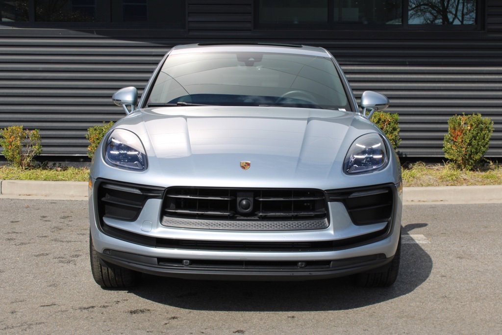Used 2024 Porsche Macan image 10