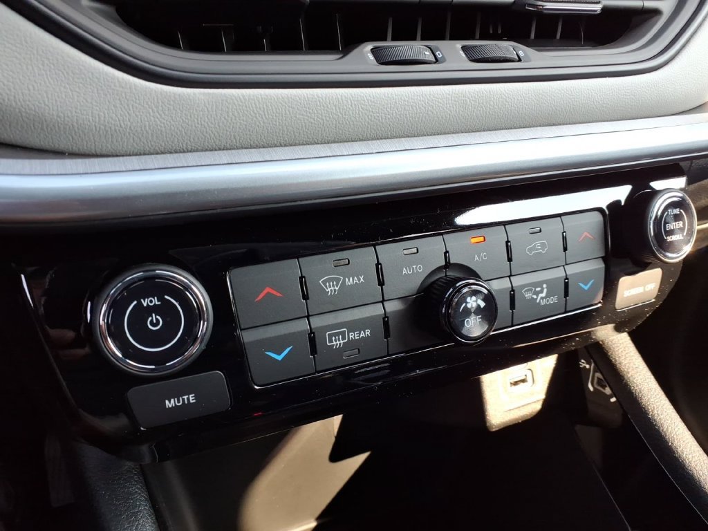 New 2026 Jeep Compass Limited w/ Sun, Sound & Navigation Group AWD/4WD image 23