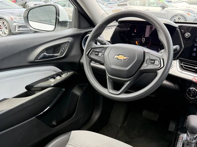 Used 2025 Chevrolet Trax LT FWD image 10