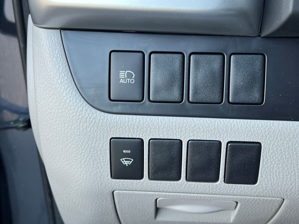 Used 2018 Toyota Highlander LE AWD/4WD image 29