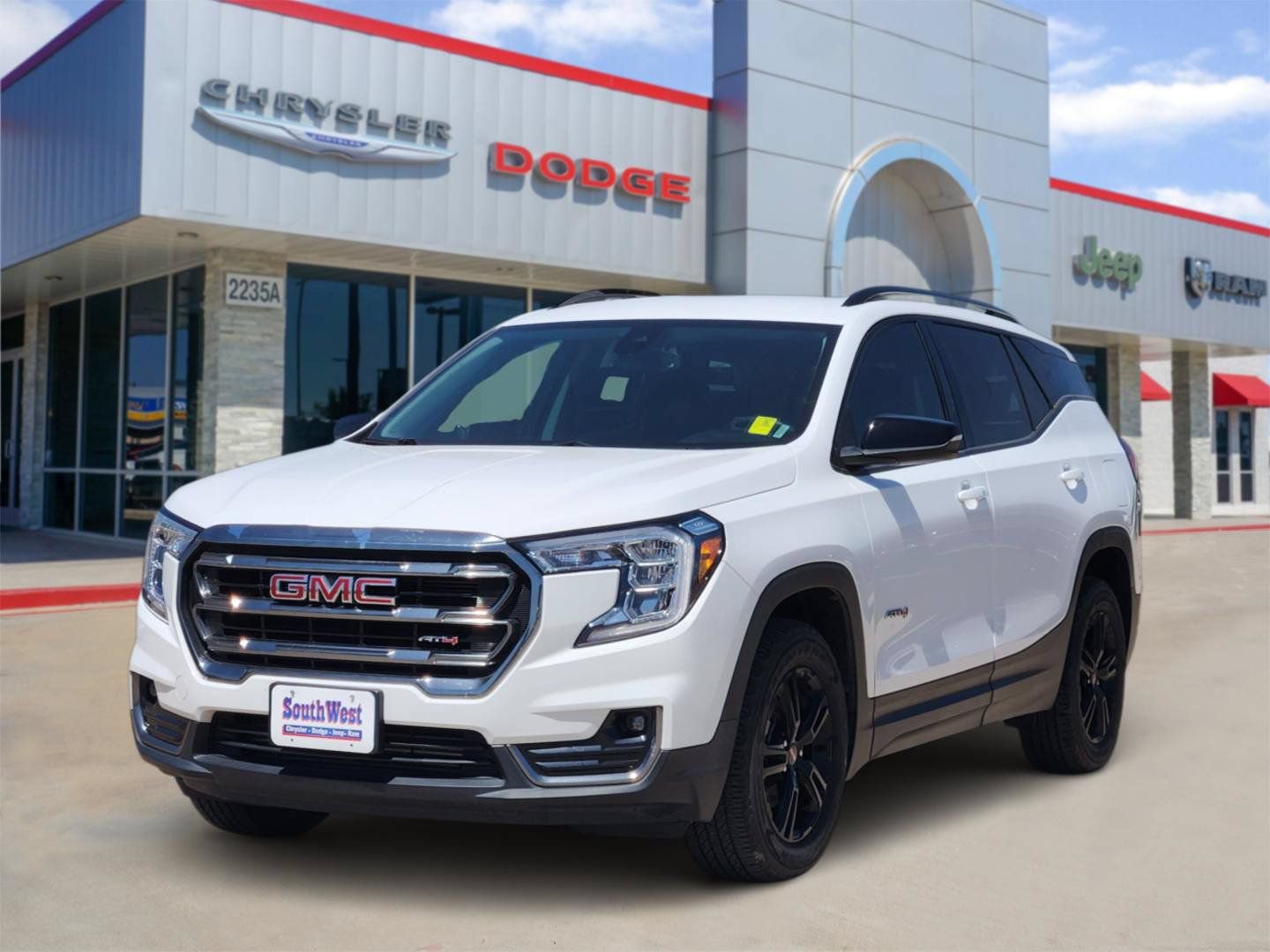 Used 2023 GMC Terrain AT4 AWD/4WD image 2