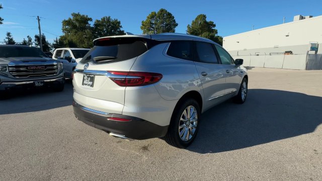Used 2021 Buick Enclave Essence w/ Sound and Sites Package FWD image 9