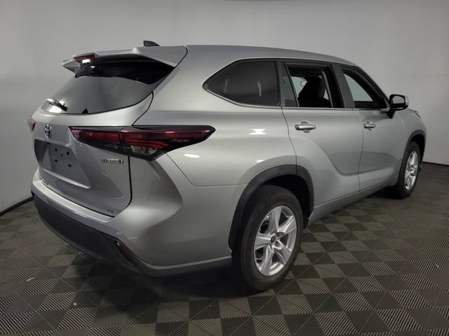 Used 2024 Toyota Highlander LE FWD image 8