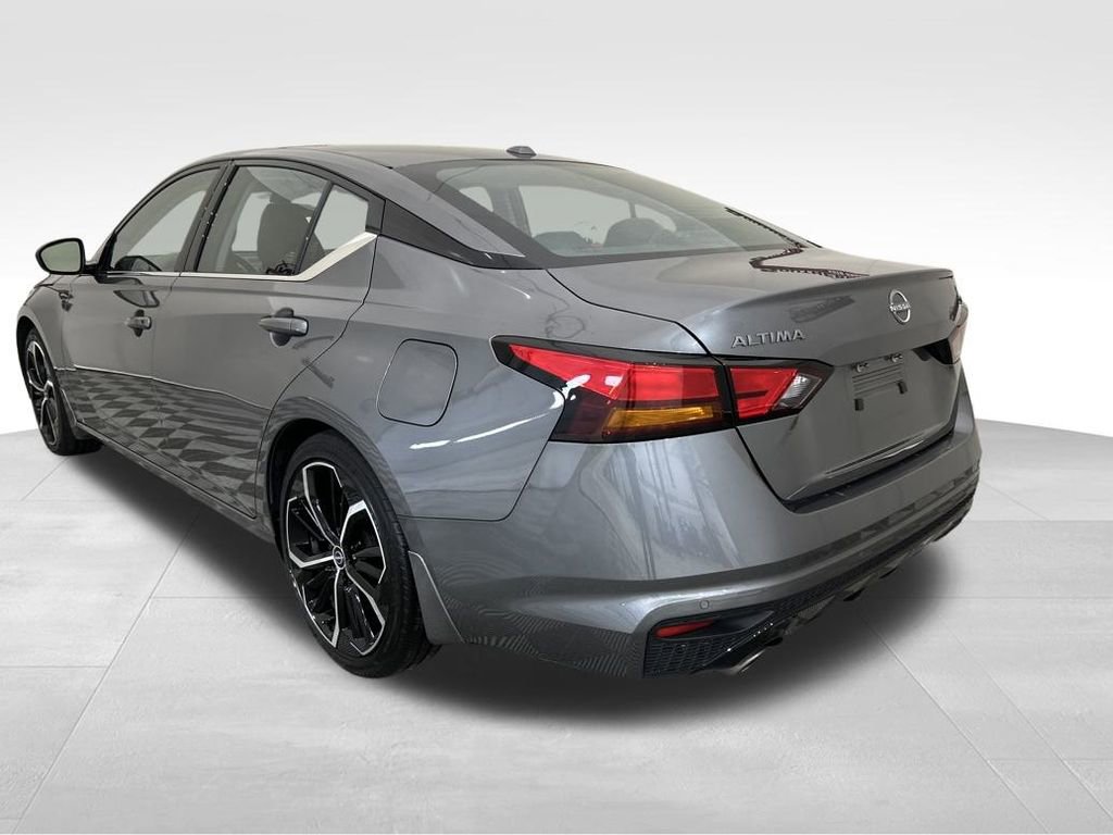 Used 2024 Nissan Altima 2.5 SR video 3