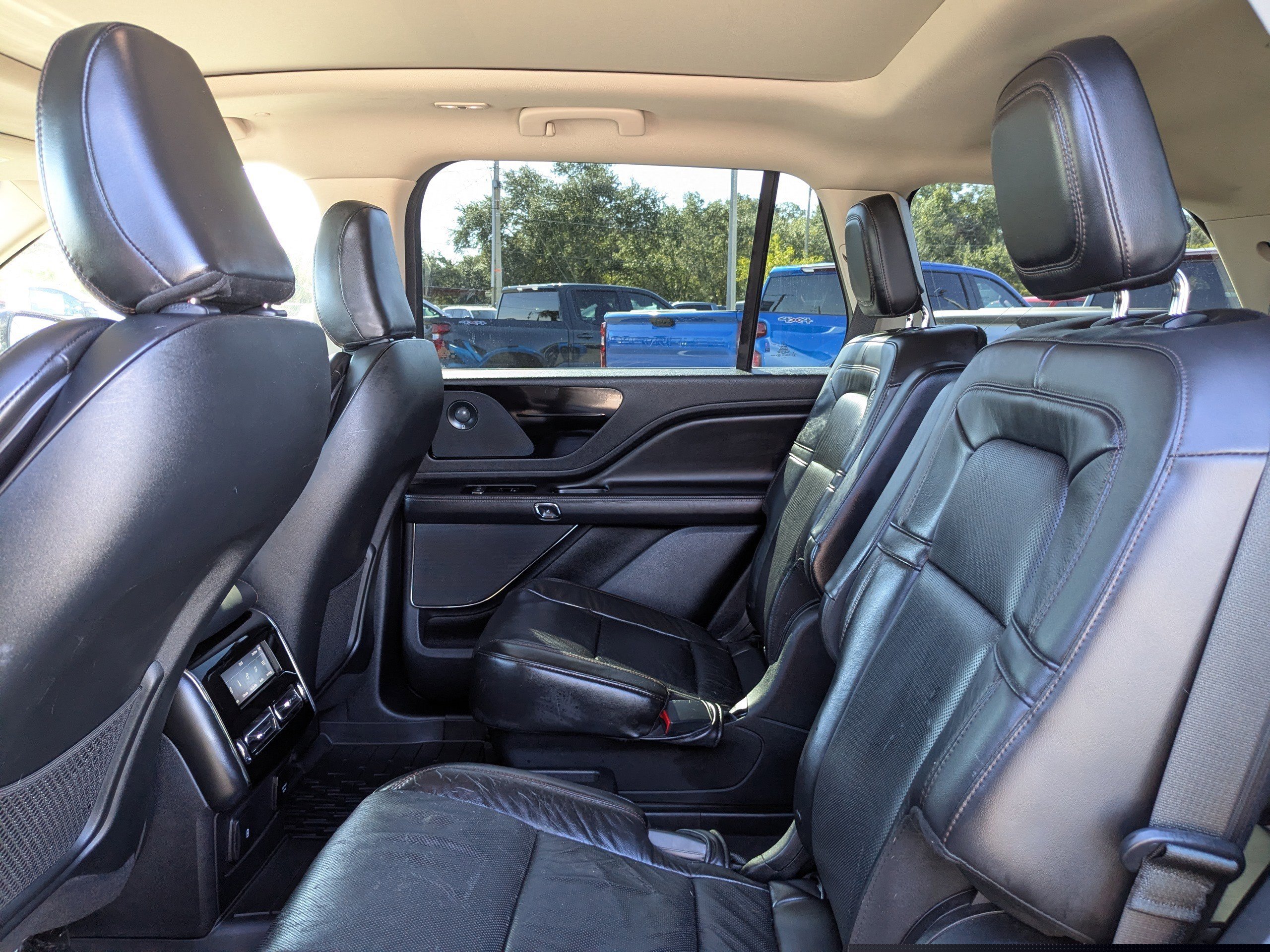 Used 2022 Lincoln Aviator Reserve w/ Equipment Group 201A image 14