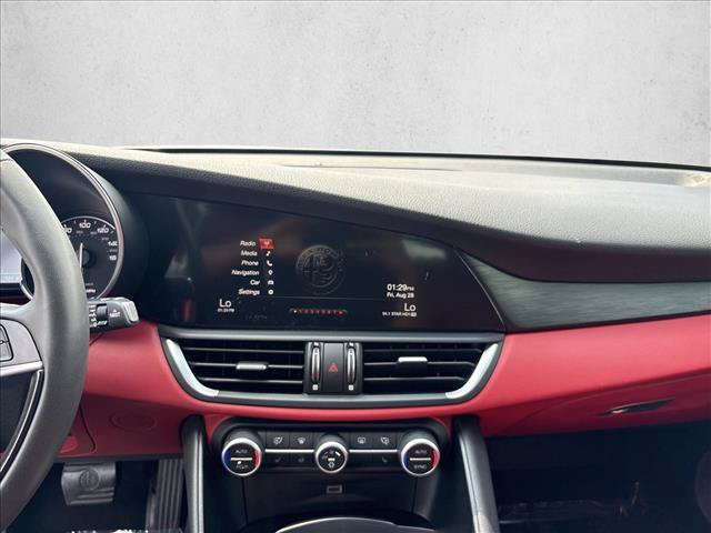 Used 2018 Alfa Romeo Giulia AWD image 14