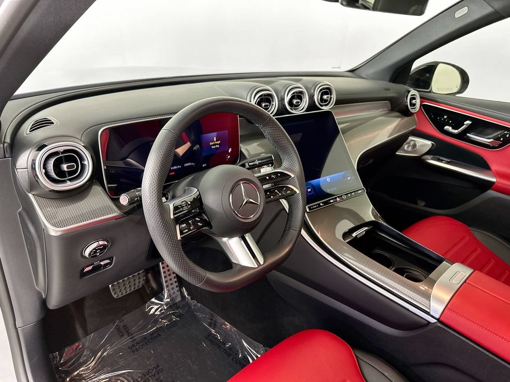 Used 2025 Mercedes-Benz GLC 300 4MATIC image 9