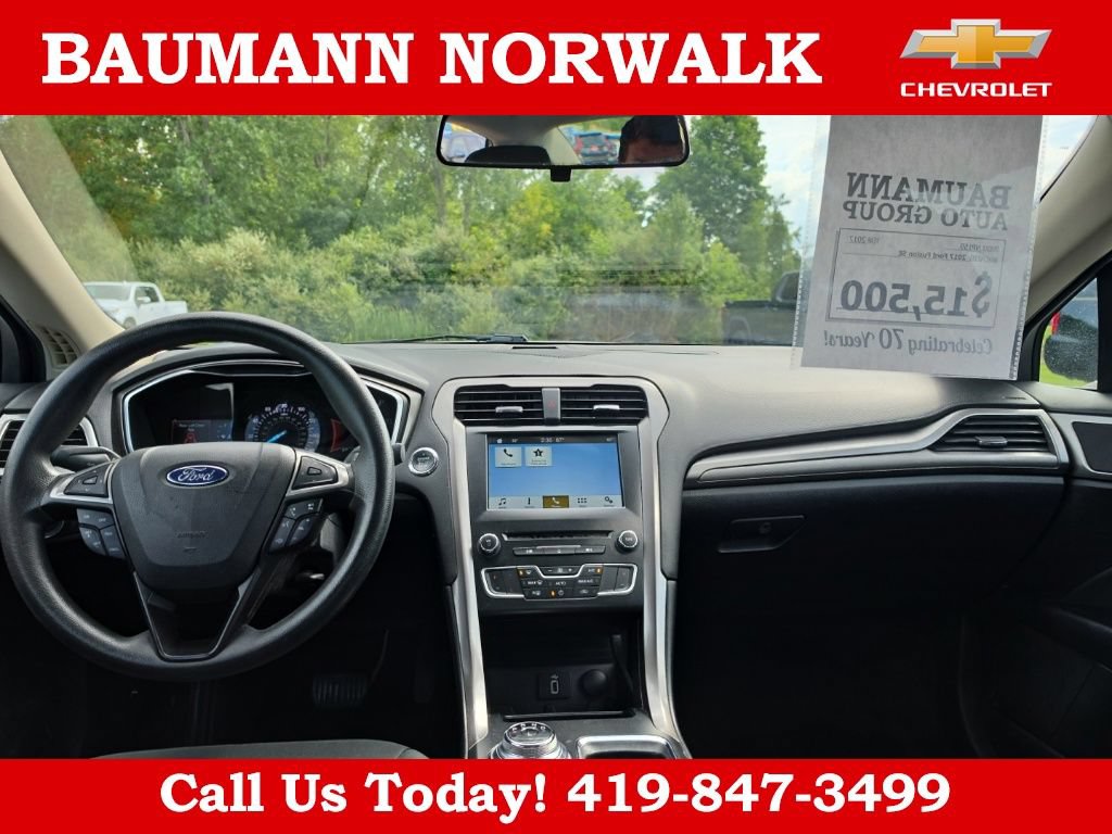Used 2017 Ford Fusion SE w/ Fusion SE Technology Package FWD image 4