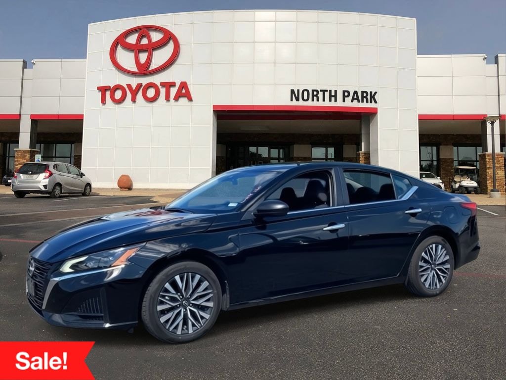 Used 2025 Nissan Altima 2.5 SV FWD image 1