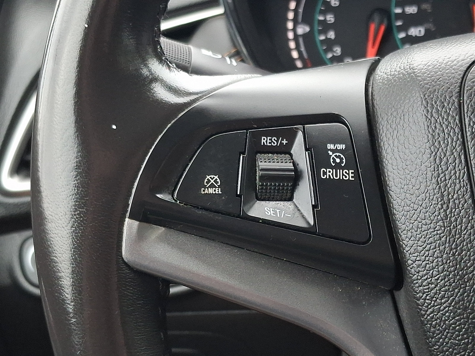Used 2021 Chevrolet Trax LT w/ LT Convenience Package AWD/4WD image 19