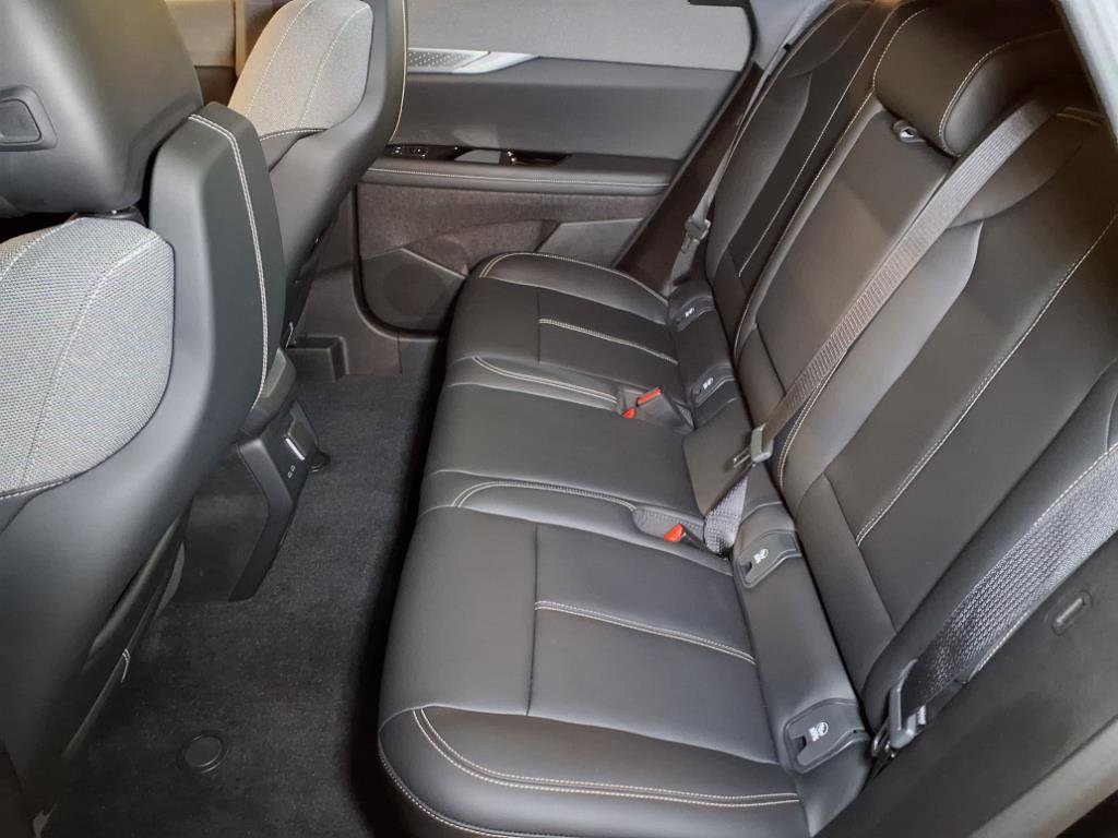 Used 2025 Cadillac Optiq Sport 1 w/ LPO, ONYX Package image 20