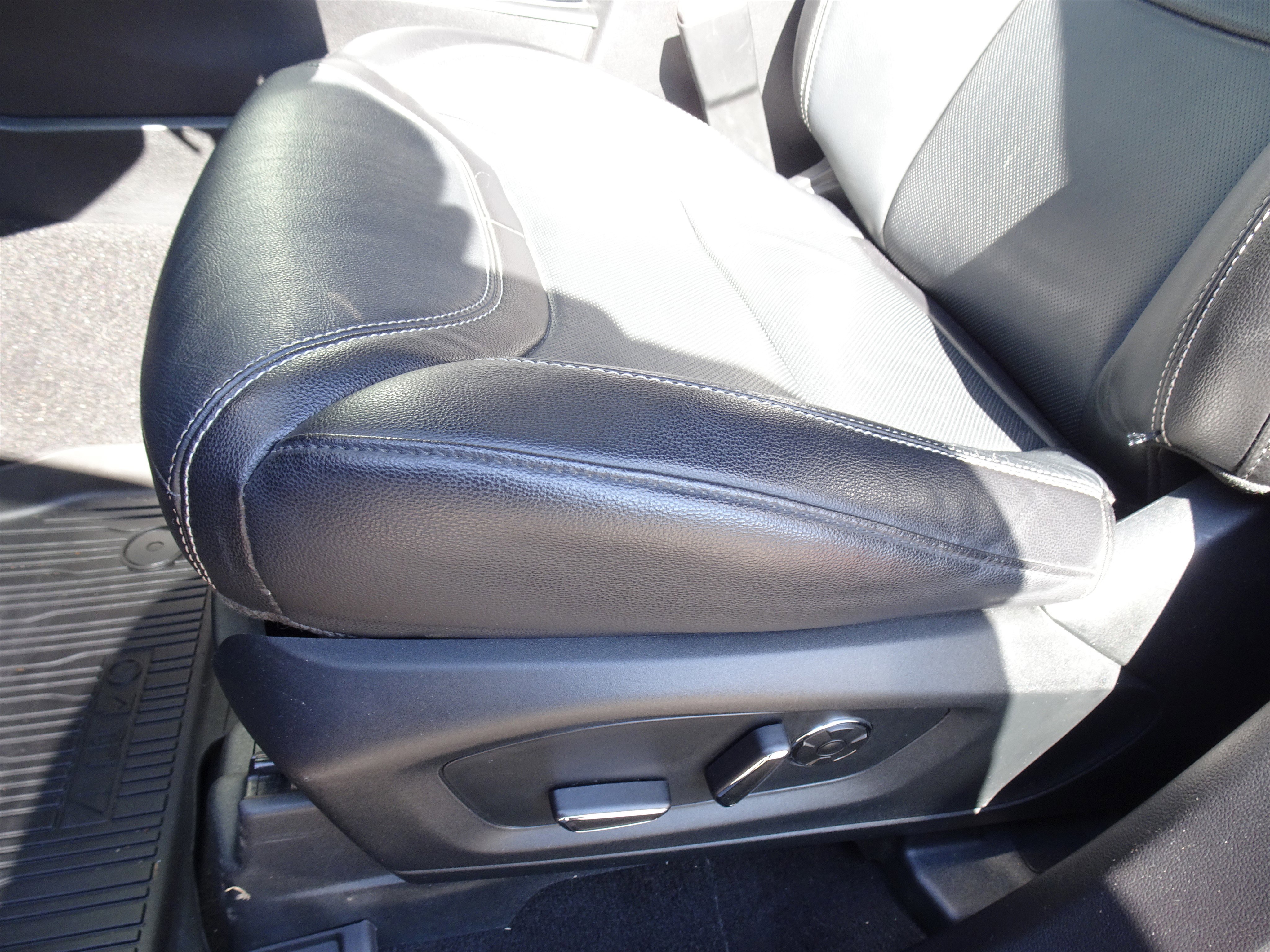 Used 2020 Ford Explorer ST w/ ST Street Pack image 10