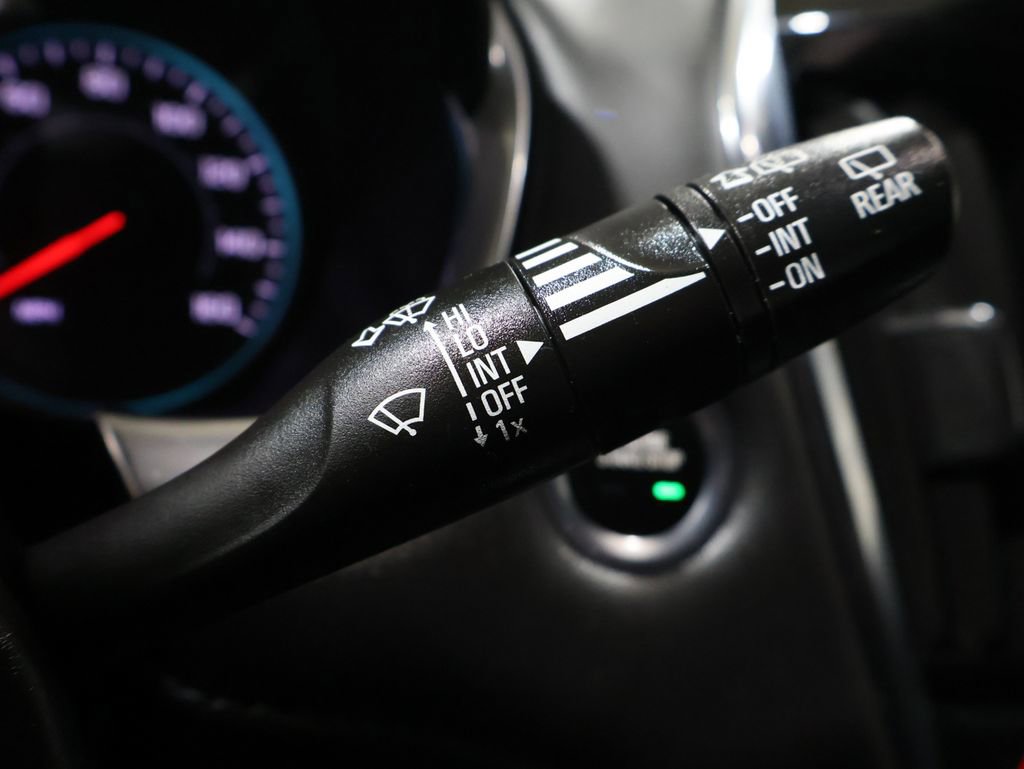 Used 2023 Chevrolet Traverse LT w/ Rear Camera Mirror Package image 43