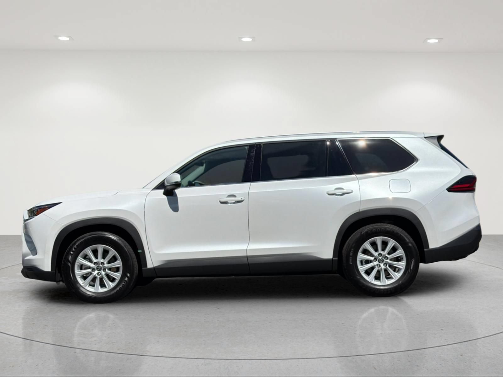 Used 2026 Toyota Grand Highlander FWD image 2