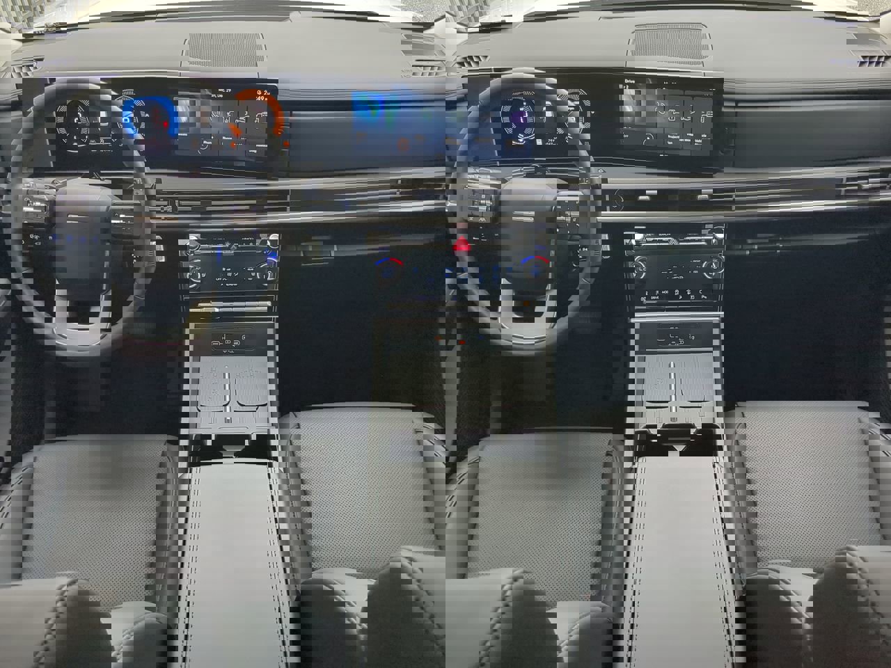 Used 2025 Hyundai Santa Fe SEL image 13