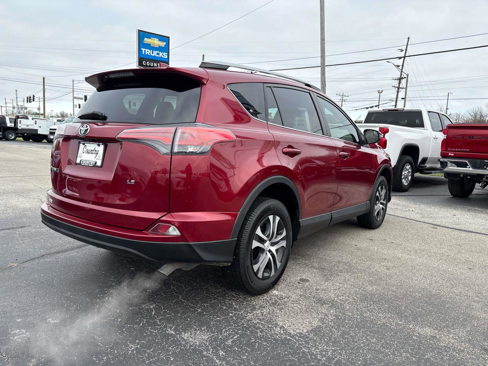 Used 2018 Toyota RAV4 LE image 6